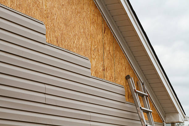 Professional Siding Repair technician working in Elizabethville, PA